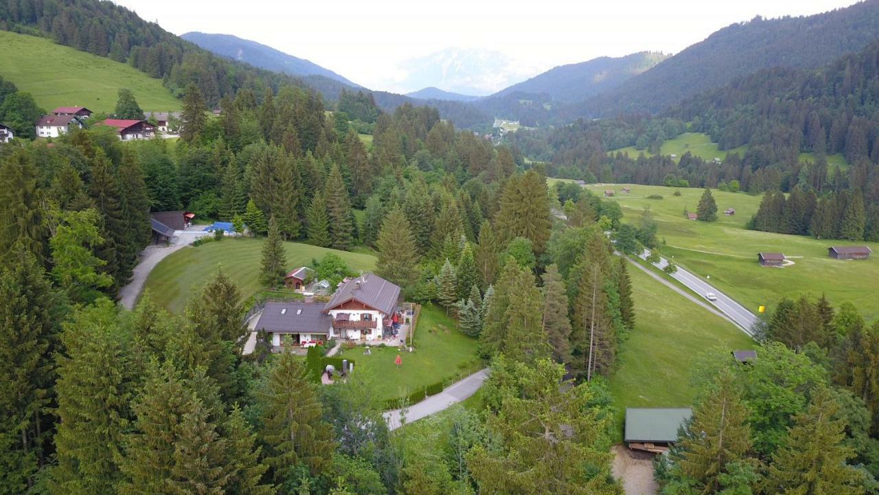 Landhaus Wiesenhof ガルミッシュ・パルテンキルヒェン エクステリア 写真